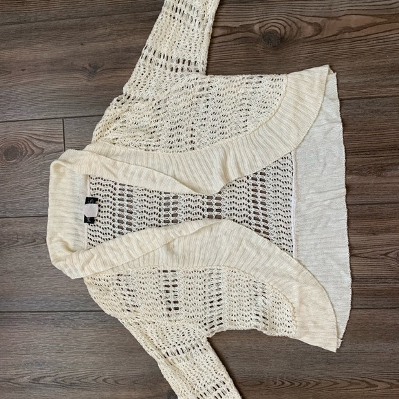 Women Top - Picture 4 of 6